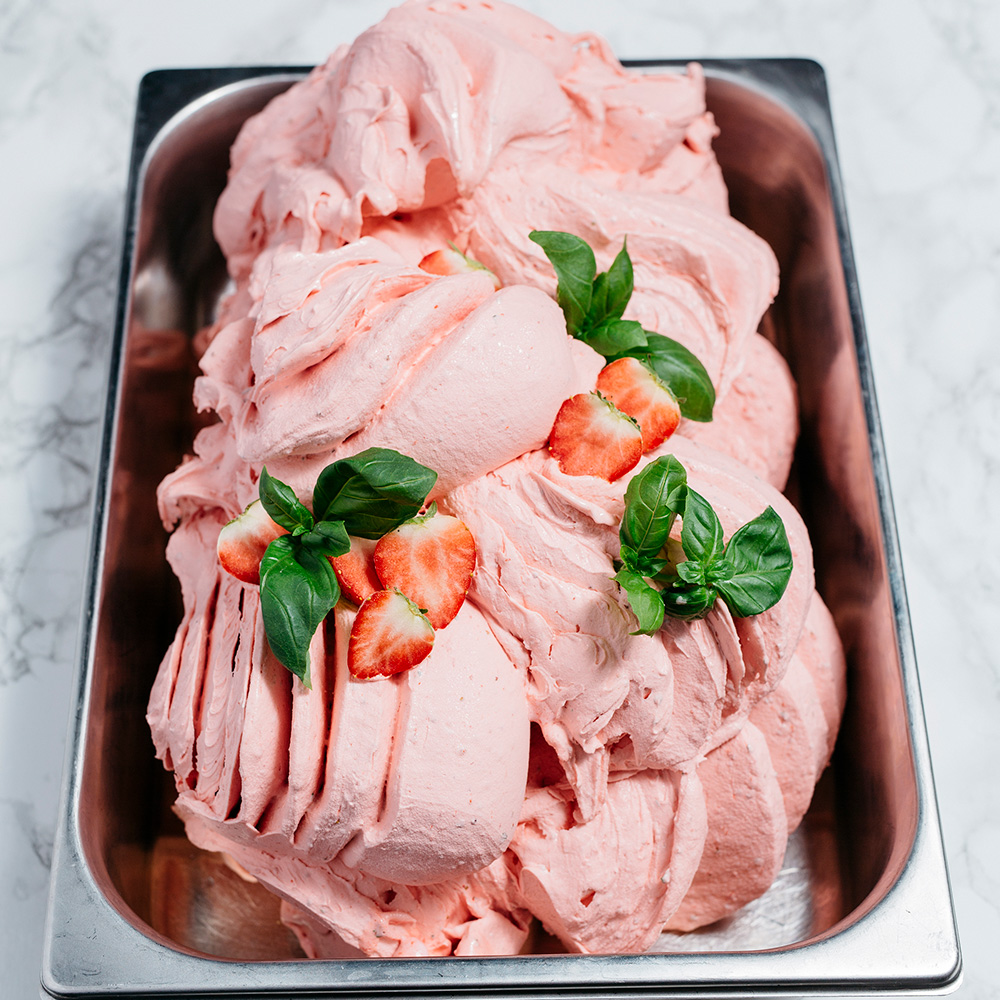 Mansikka- basilikasorbetti