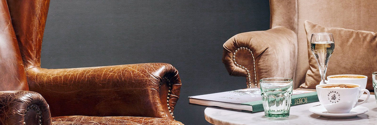 Robert's Coffee Jugend, kahvila historiallisessa jugend-rakennuksessa